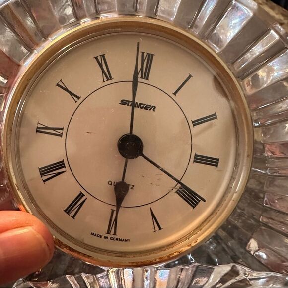 Vintage Staiger Quartz Lead Crystal Mantel Desk Clock Made  Vintage Staiger Mantle Clock with Cut
Crystal Case and Quartz Movement